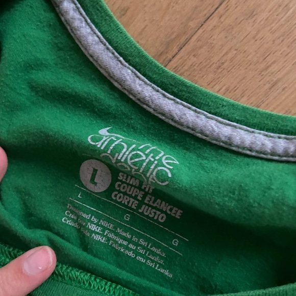 nike top! - Picture 2 of 2